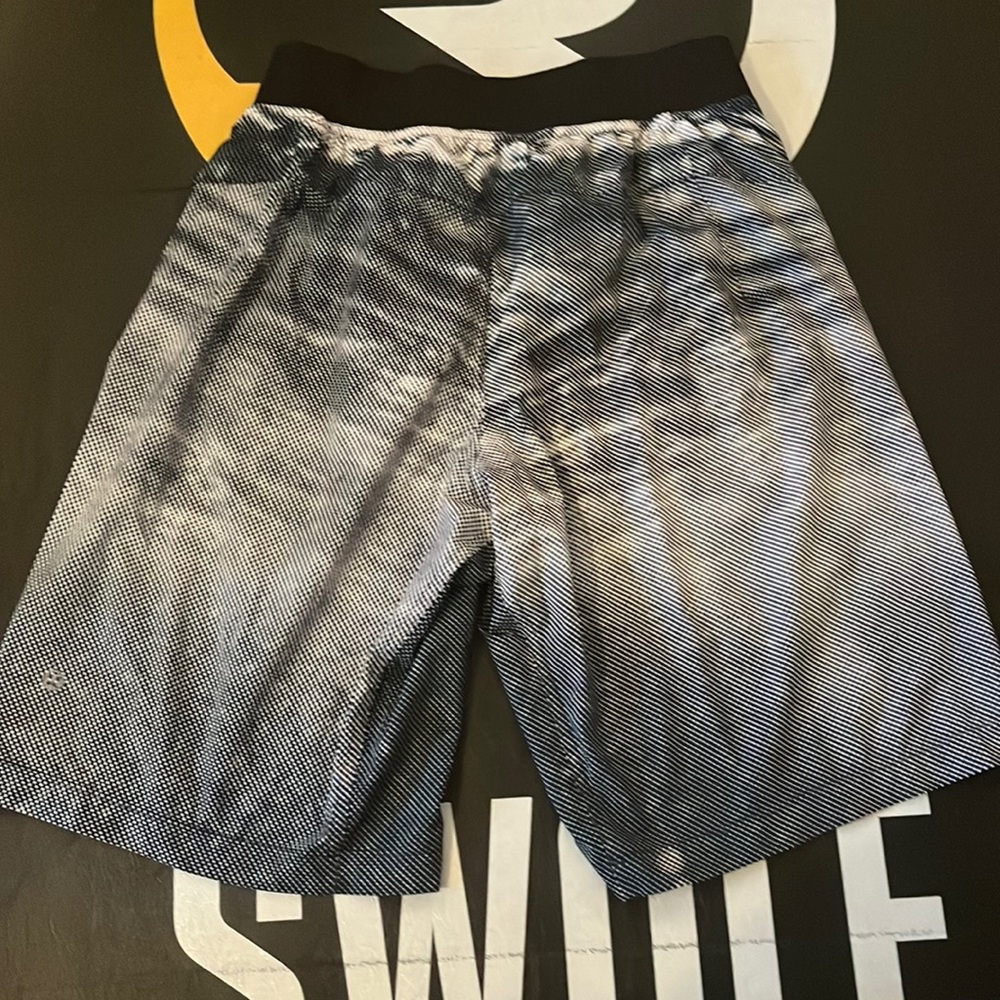 Lululemon shorts small